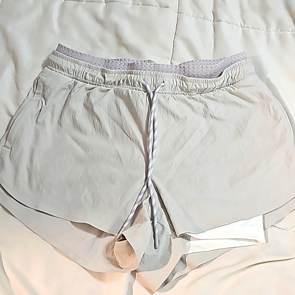 Athlete size 6 excellent condition shorts with zip pockets